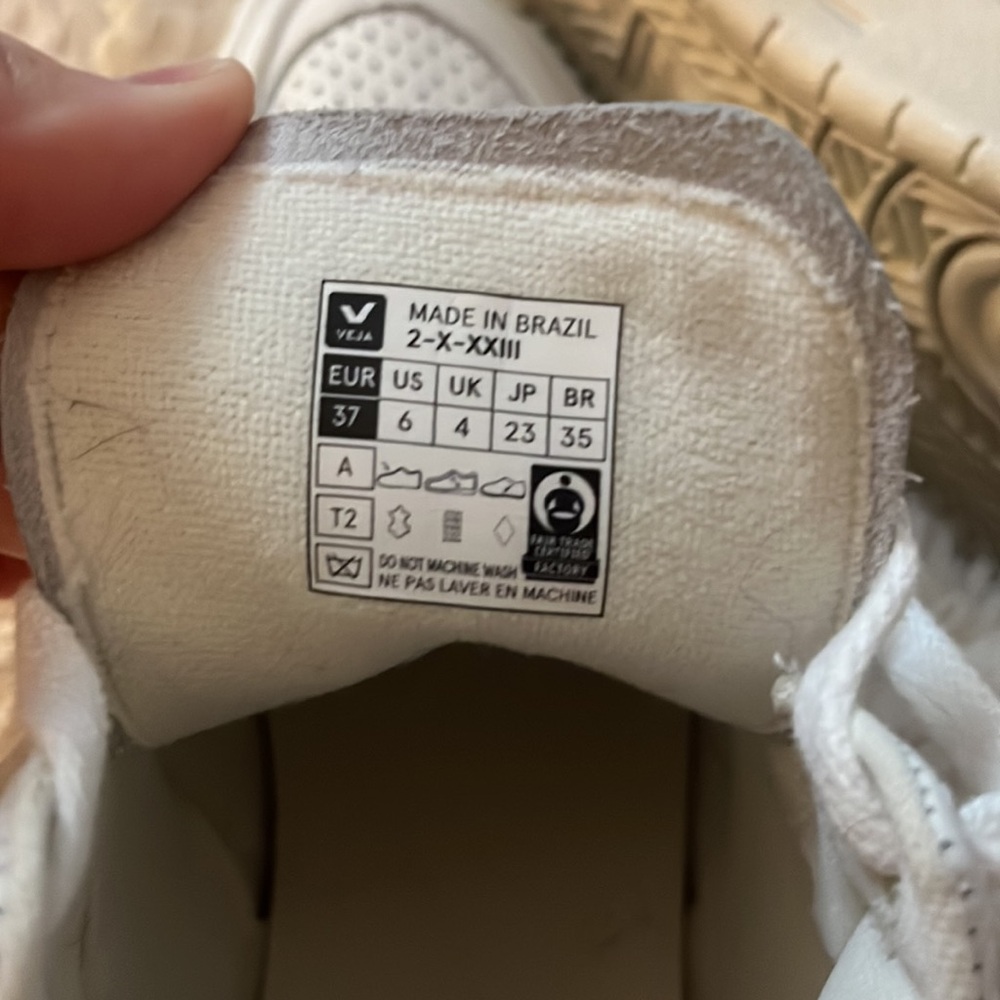 Veja High top sneakers - Picture 3 of 3